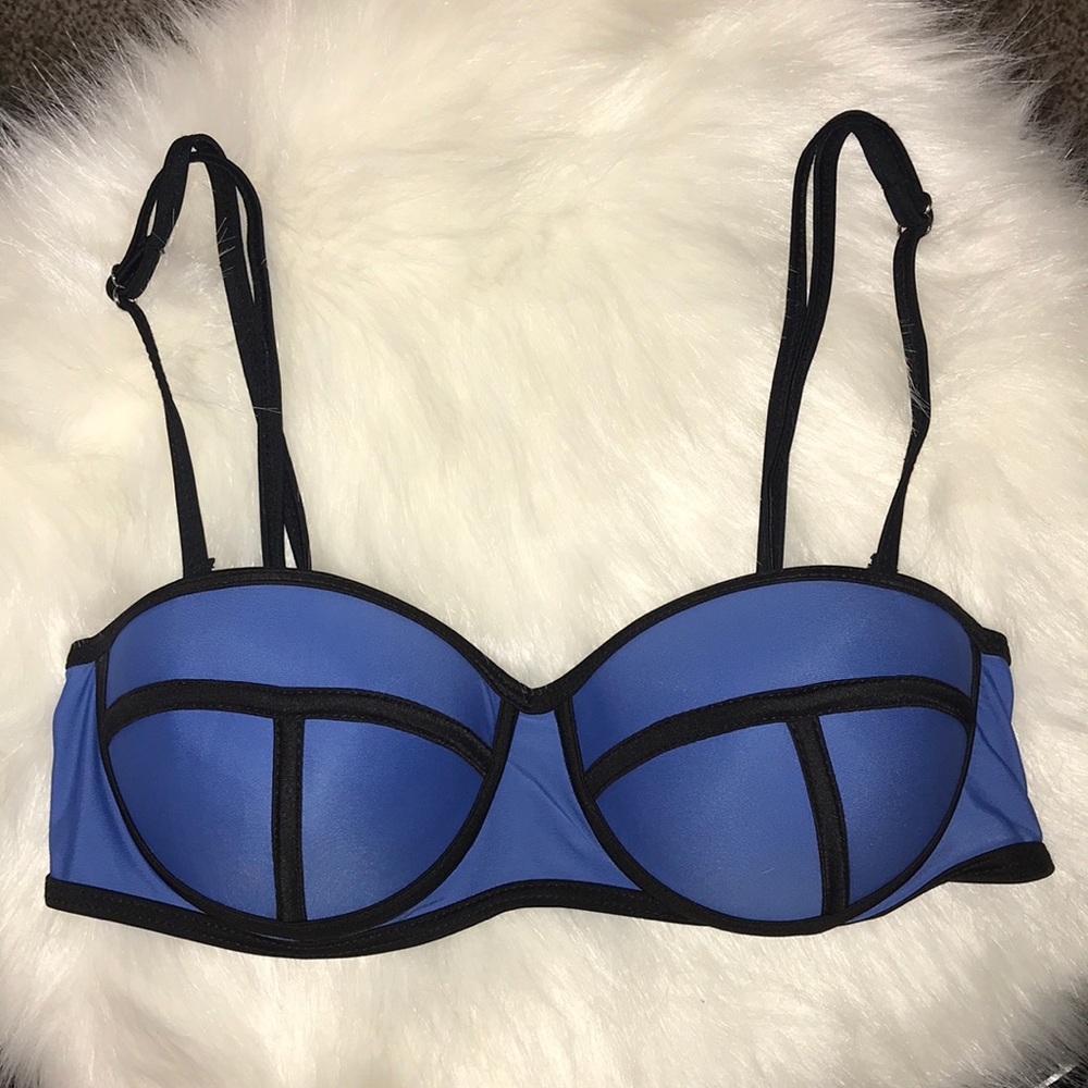 Bikini Set - Picture 2 of 4